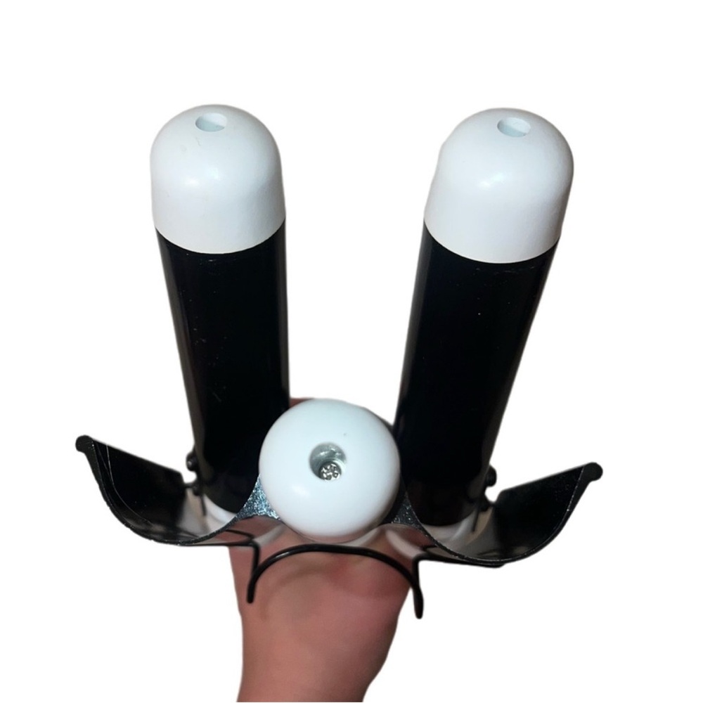 Bondi Boost Wave Wand White Black Triple Barrel Creates uniform waves with ease.